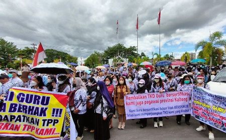 Protes Tunjangan Profesi Dipangkas Tersisa Rp500 Ribu, Guru di Palangka Raya Geruduk DPRD Kalteng