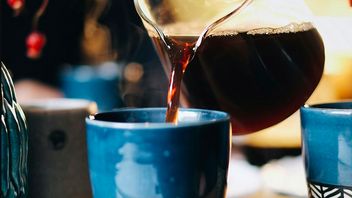 Is It True To Drink Coffee In The Morning Makes You Happy? This Is An Expert Explanation
