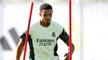 Arne Slot Ragu Bagaimana Suporter Liverpool Akan Menyambut Trent Alexander-Arnold