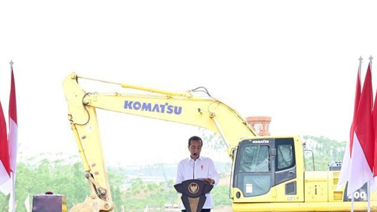 Jokowi Complains That Building a House is Incredibly Complicated, Let Alone a Capital City