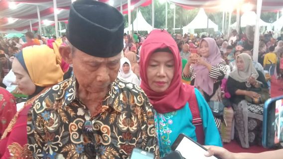 Melihat Pasangan Tertua Nikah Massal di Malam Tahun Baru