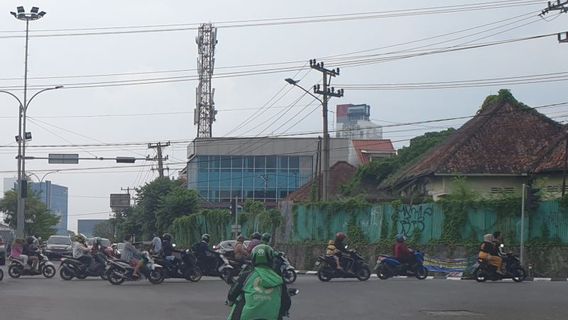 Warga Palembang Minta Pemkot Perbaiki Jalan Rusak karena Sudah Menganggu Kenyamanan Berkendara