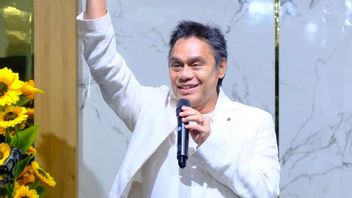 Dwiki Dharmawan Prepares Farabi for Music Universities