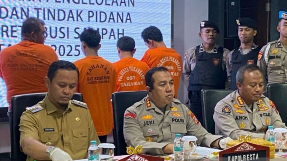    Polresta Pekanbaru Tangkap 5 Tersangka Pengelolaan Sampah Ilegal