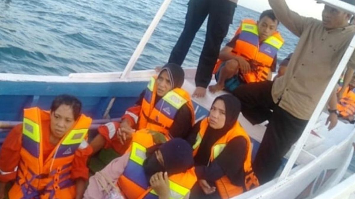 Had Floated In The Ocean, Survivors From KM Ladang Pertiwi Which Sank In The Makassar Strait Have Returned To Their Families
