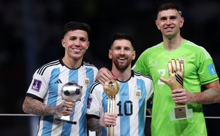 Argentina Kian Sempurna! Messi, Emiliano Martinez dan Enzo Fernandez Sabet Penghargaan Pemain Terbaik