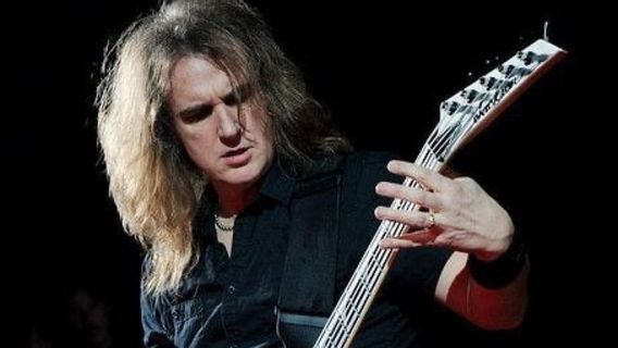 David Ellefson Rilis Novel Thriller Fiksi <i>Rock Star Hitman</i>