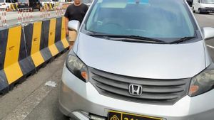 Tak Mau Kena Macet, Sopir Honda Freed di Tol Tangerang-Merak Pasang Pelat Dinas Polri dan Rotator