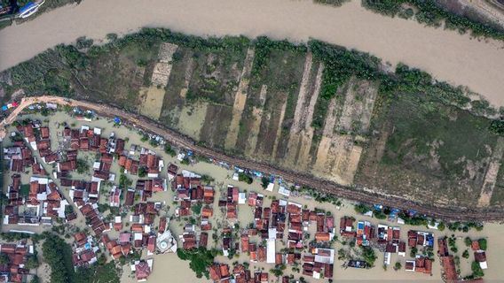 Jokowi Ensures Closing Of Broken Embankments In Demak Rampung Today