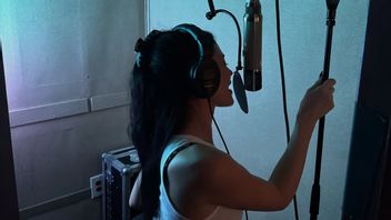 كايلي جينر تظهر لأول مرة في الموسيقى من خلال الضربة الأربع ، وسلط مستخدمو الإنترنت الضوء على هذا