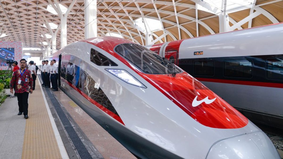 Coordinating Minister Luhut Pandjaitan Immediately Forms A Team For The Jakarta - Surabaya High Speed Rail Project