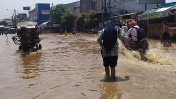 万隆摄政区的7个分区被洪水淹没