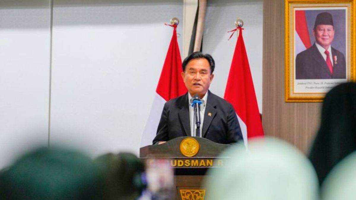 ユスリルは、行政管理の悪行を防ぐための監督の強化を奨励