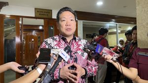 Rapat dengan BGN, DPR Singgung Warganet Plesetkan MBG Jadi 'Makan Beracun Gratis'
