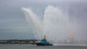 Laut China Selatan Memanas, China Tembak Meriam Air ke Kapal Filipina