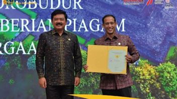 BPN Submits Land Certificate Of Borobudur Temple To His Ministry Nadiem Makarim