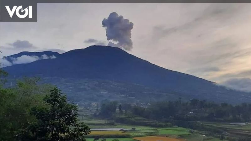 The Impact Of The Eruption Of Mount Marapi West Sumatra, The Dark ...