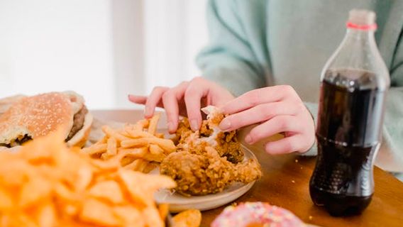 甘い飲み物の傾向は増加し、専門家は肥満から糖尿病までのリスクを警告します