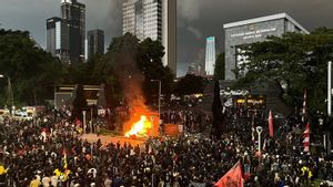 Massa di Polda Metro Bakar Ban hingga Rusak CCTV
