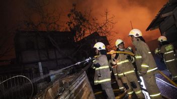 حريق مستودع بلومبانج ، بيرتامينا يضمن إمدادات الوقود الآمنة