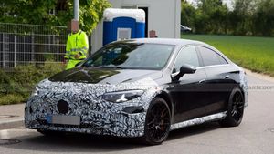 メルセデス-AMG CLAのEVバージョンは500馬力のパワーを持ち、V8エンジンの模造音で存在する