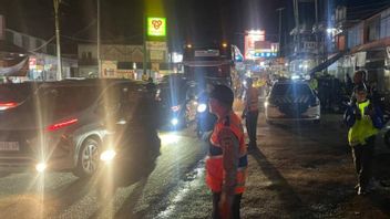 Congestion, la police impose une voie unique à plusieurs reprises sur la route de Garut