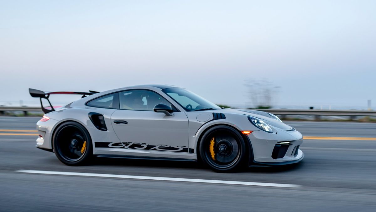Porsche Ingin Gunakan Perangkat Lunak  Google Automotive Services di Mobil Produksinya
