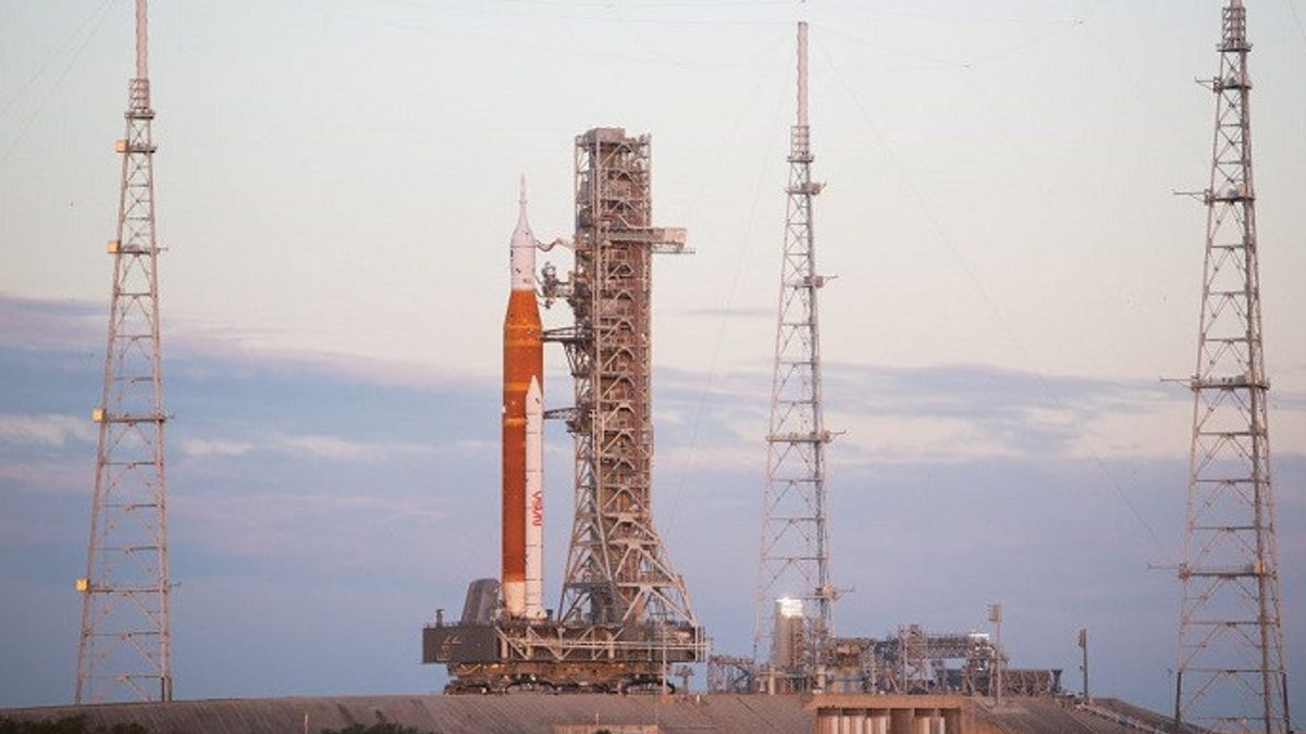 Roket SLS dan Pesawat Orion Tiba di Landasan, Siap Meluncur ke Bulan 14 November!