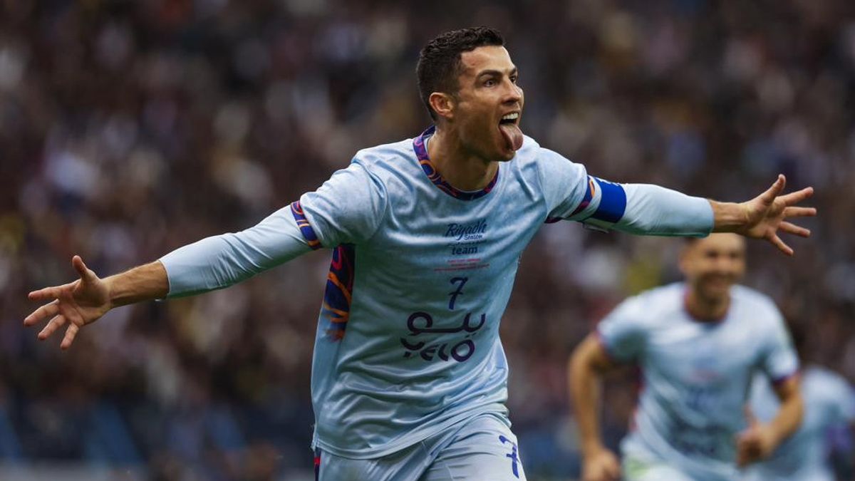Upload Of Cristiano Ronaldo After Scoring 2 Goals Against PSG In Front Of Lionel Messi