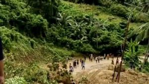 Longsor Tutup Jalur Poros Trans Sulawesi Mamuju-Mamasa