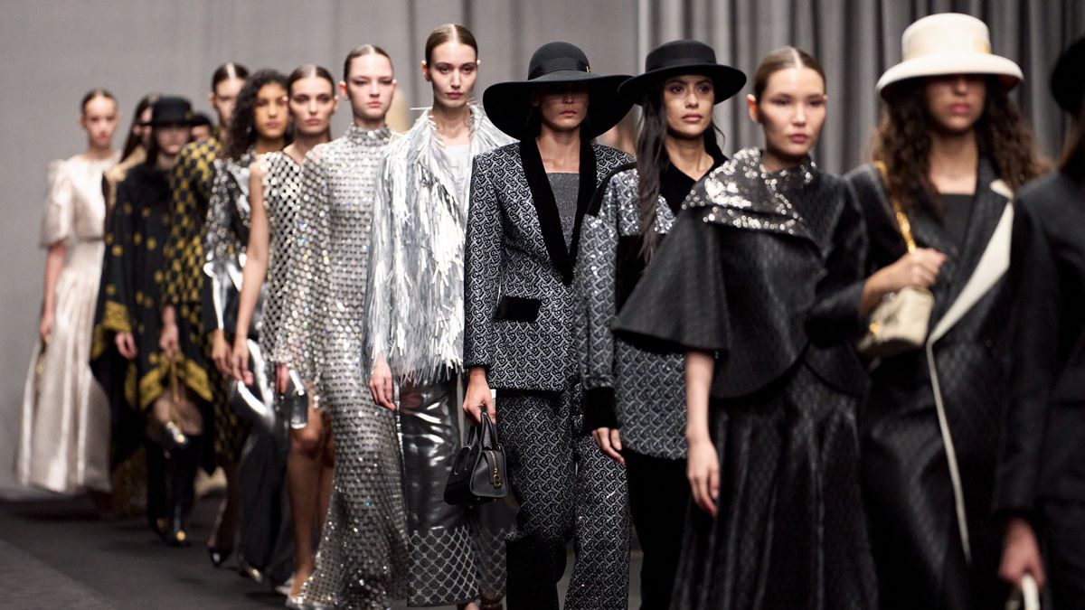 Buttonscarves Hadir dengan Visinya di Dubai Fashion Week