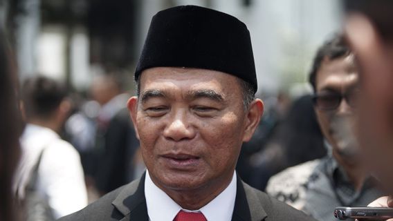 Menko PMK Heran Ada Kulkas dengan Sertifikasi Halal