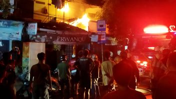 سبقت الانفجار ، تم حرق كشك الدجاج المطبوخ في دورين ساويت لوديس تيرباكان