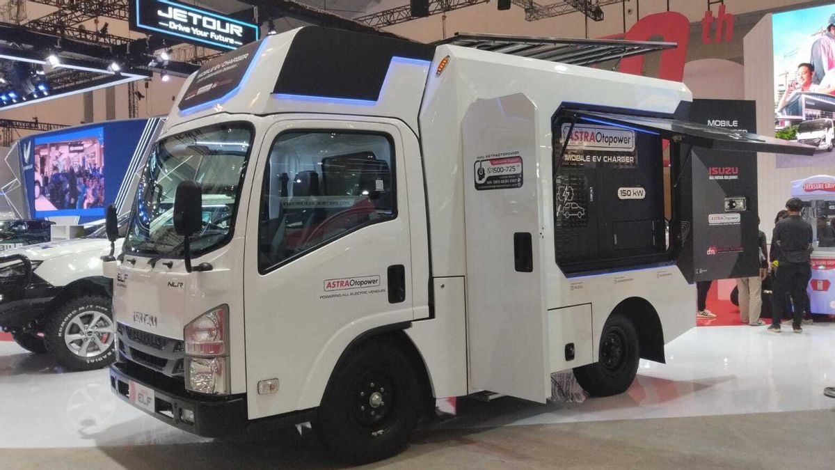 Isuzu ELF Disulap Menjadi Kendaraan Mobile EV Charger, Ini Tampilannya