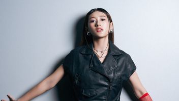 Amanda Caesa以迪斯科流行单曲结束了一年，再次再次