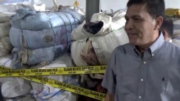 Police Unload Smuggling Of Hundreds Of Bal Of Imported Used Clothing In Makassar