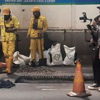Keluarga Siswa Korban Kecelakaan Jalan Berlubang di Matraman Masih Menunggu Kepastian Kronologi
