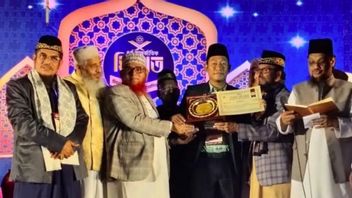 インドネシアの名を輝かせ、イムランウルカリムがバングラデシュ国際MTQで優勝