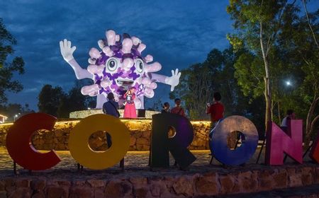 Tugu Virus Corona Jadi Objek Wisata di Pekanbaru