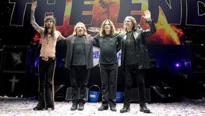 Benar atau Tidak, Video Warga Italia yang Dikarantina Nyanyikan Lagu Black Sabbath Bikin Adem