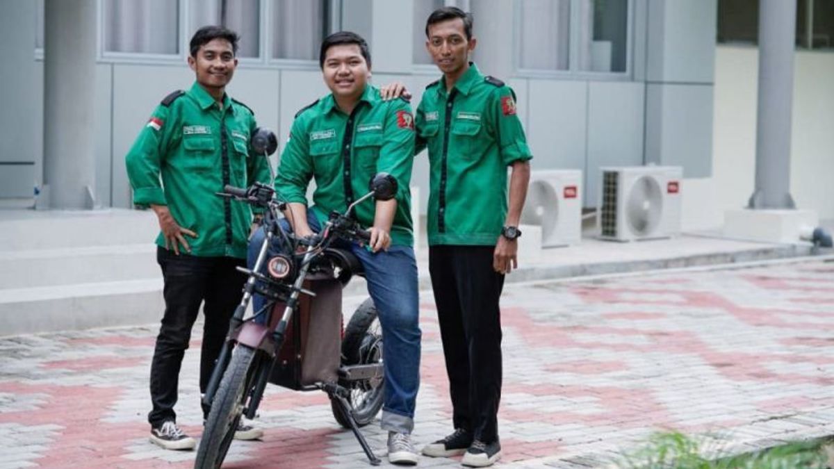 Keren! 3 Mahasiswa Politeknik Caltex Riau Kembangkan Motor Listrik 'Insectra' 