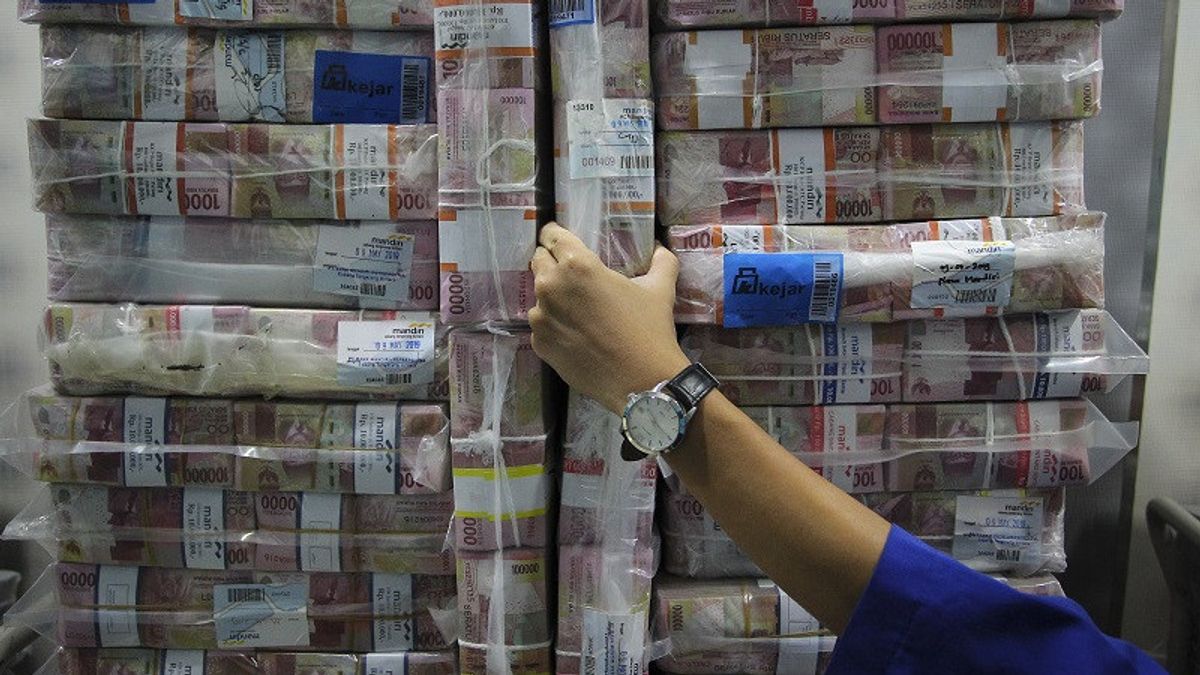 经济学家否认斯里·穆利亚尼关于税收将超过目标的说法：相反，它将短缺150万亿印尼盾