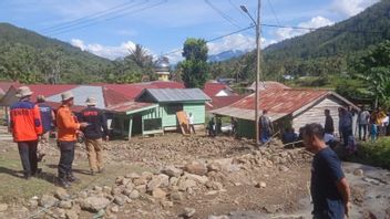 ガヨ・ルエスの18軒の家屋が洪水と土砂崩れで被害を受けた