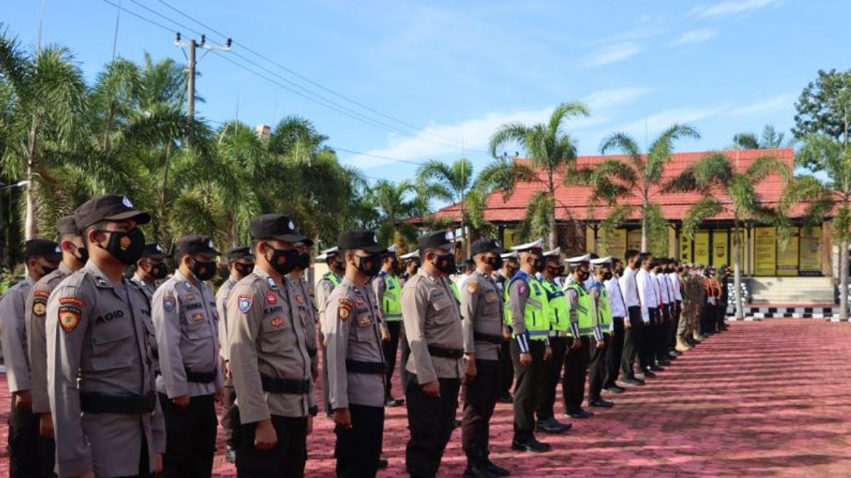 Mukomuko Police Provide Free Tire Patches For Homecomers