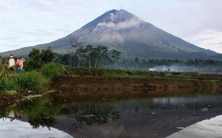 Gunung Semeru Erupsi Sebabkan Hujan Abu Tebal, Warga Mulai Diungsikan