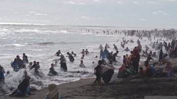 6 游客在DIY南部海滩上从海上事故中获救