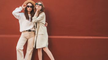 Kaleidoskop 2023: 6 Gaya Outfit Wanita yang Populer Dipakai Sepanjang Tahun
