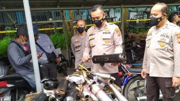 Police Secure The Gang Of 129 Motorbikes Breaking Into The Closed Street Of Dago Bandung
