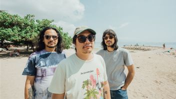 Masih Jauh dari Akhir, Kelompok Penerbang Roket Hadirkan Album KOMA