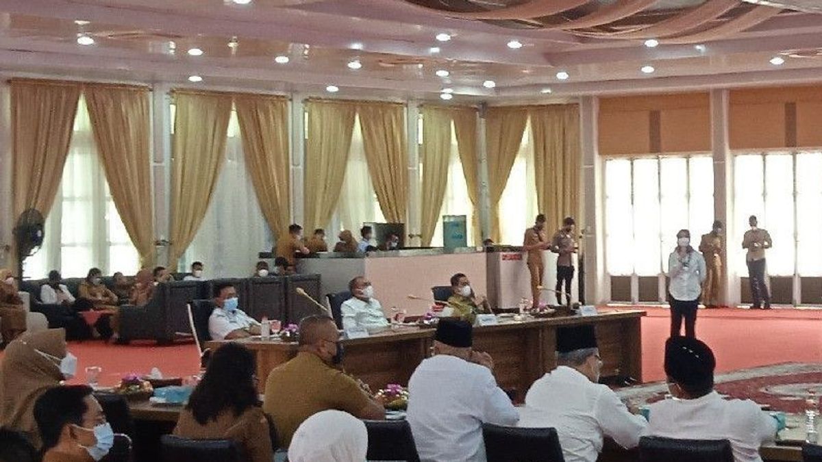جوبسو إدى قضايا 10 سياسات لقمع نشر أوميكرون في شمال سومطرة